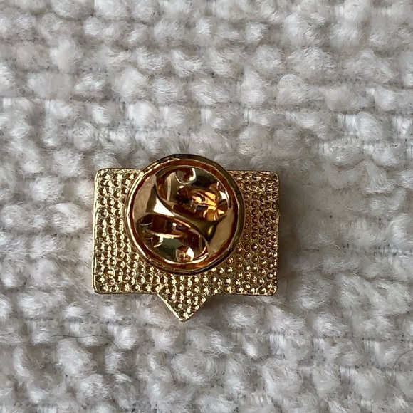 Love Like Social Media Reaction Pin - Picture 7 of 11